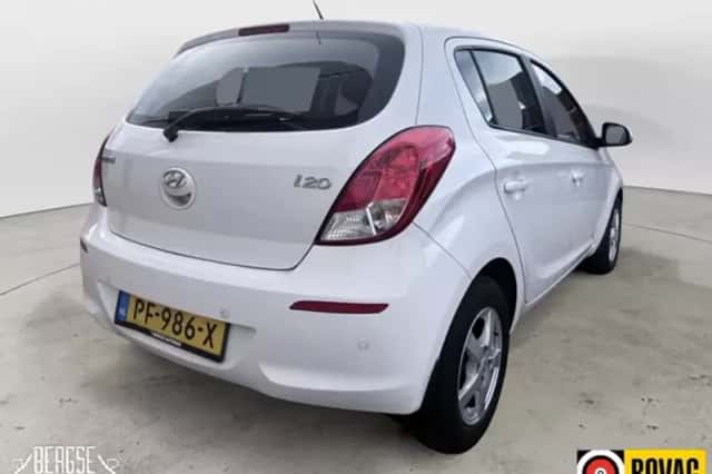 Hyundai i20 (2013) thumbnail 3