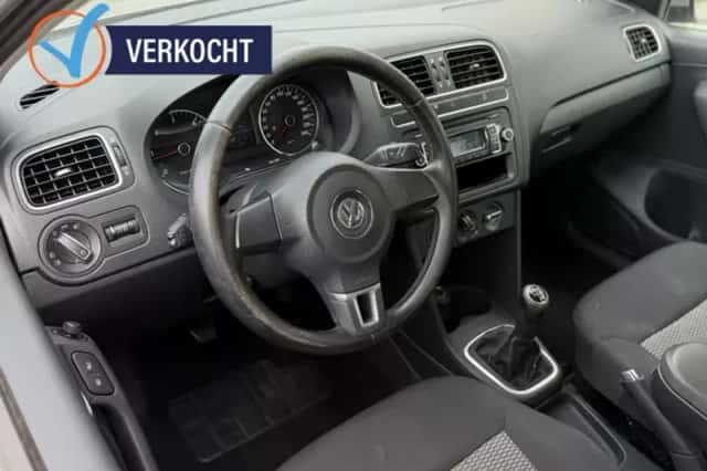 Volkswagen Polo (2011) thumbnail 2