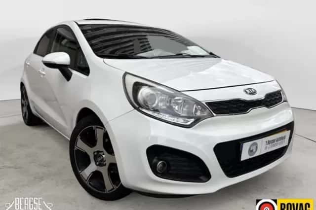 Kia Rio (2012) thumbnail 4