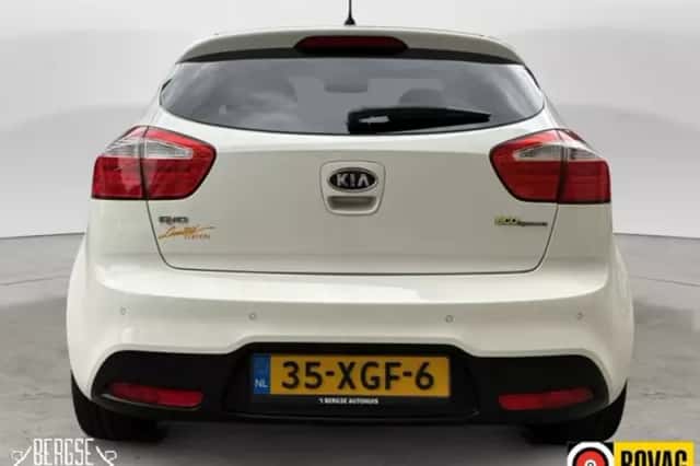 Kia Rio (2012) thumbnail 6