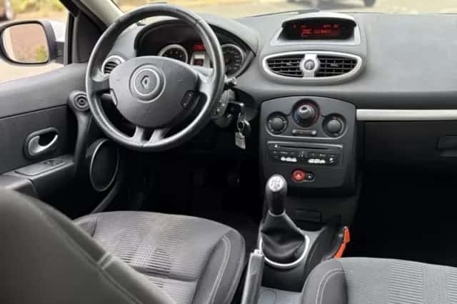 Renault Clio (2010) thumbnail 2