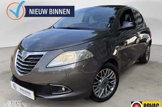 Lancia Ypsilon (2012) thumbnail 1