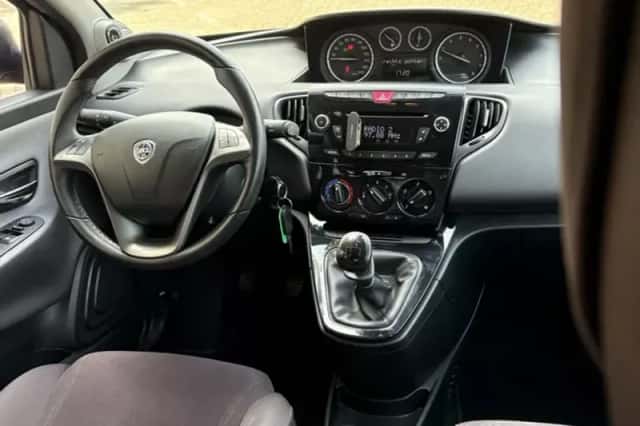 Lancia Ypsilon (2012) thumbnail 2