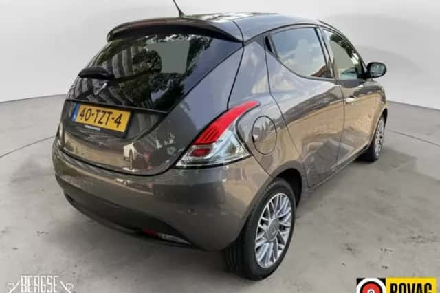 Lancia Ypsilon (2012) thumbnail 3