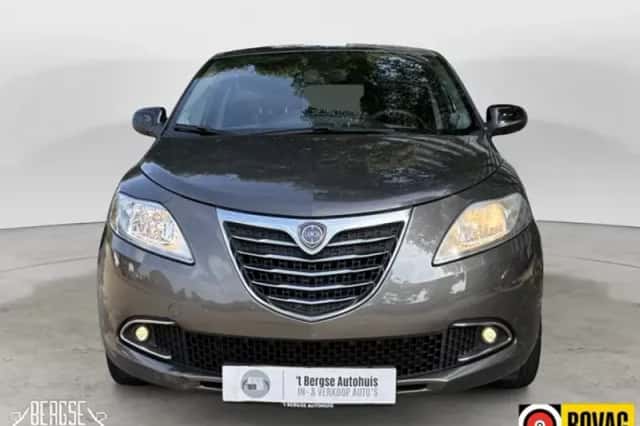 Lancia Ypsilon (2012) thumbnail 5