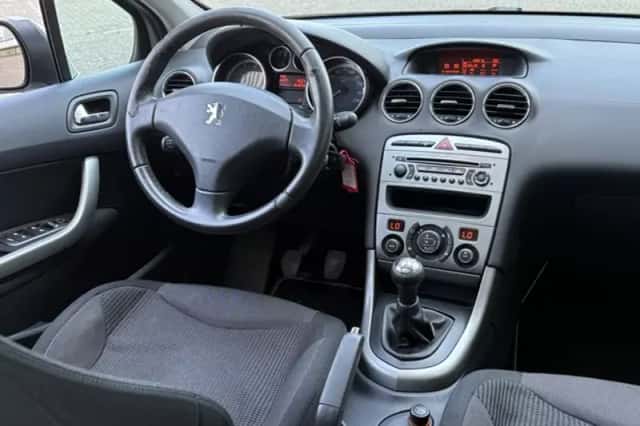 Peugeot 308 (2009) thumbnail 2