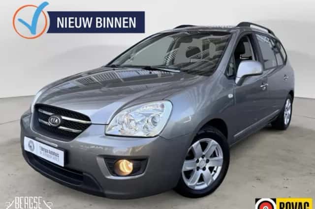 Kia Carens (2010) thumbnail 1