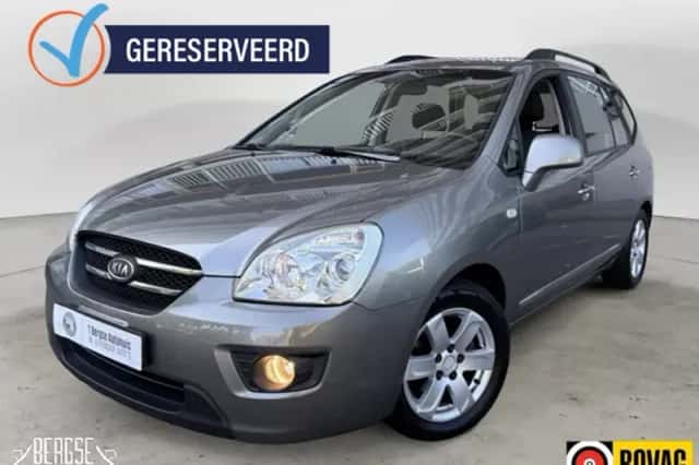 Kia Carens (2010) thumbnail 1