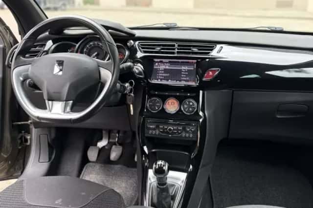 Citroën DS3 (2012) thumbnail 2