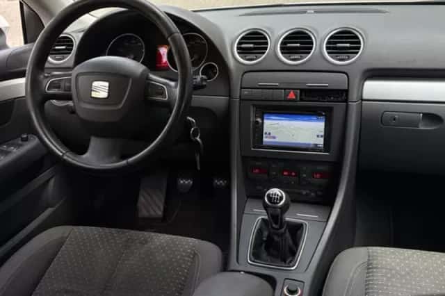 SEAT Exeo (2011) thumbnail 2