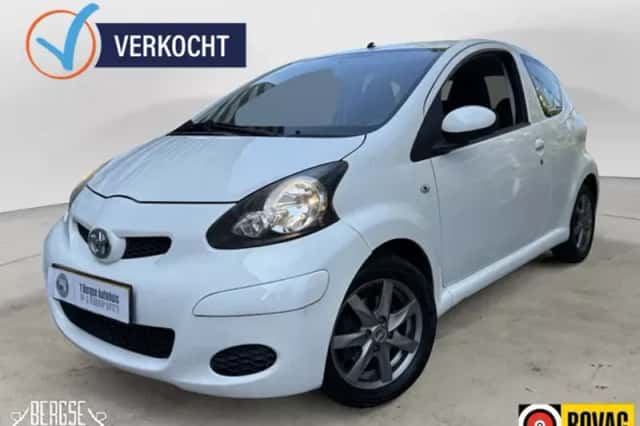 Toyota Aygo (2010) thumbnail 1