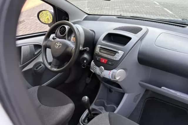 Toyota Aygo (2010) thumbnail 2