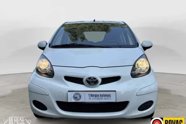 Toyota Aygo (2010) thumbnail 5