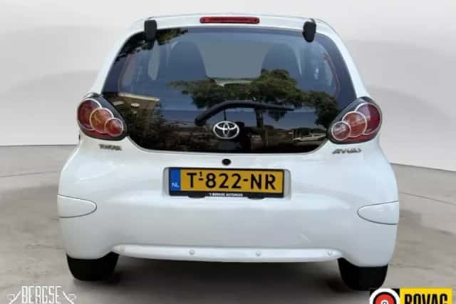 Toyota Aygo (2010) thumbnail 6