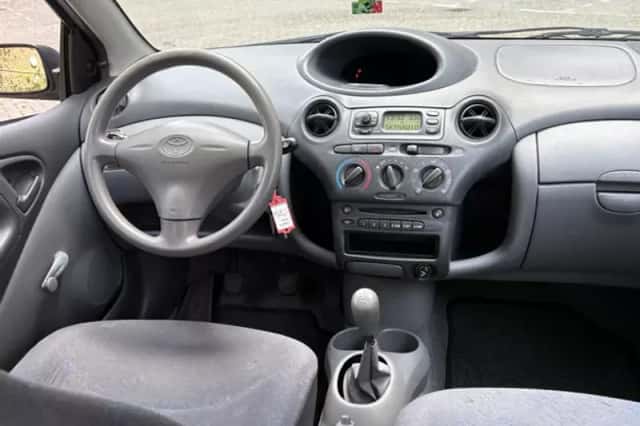 Toyota Yaris (2002) thumbnail 2