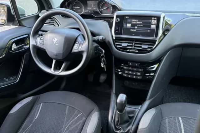 Peugeot 208 (2013) thumbnail 2