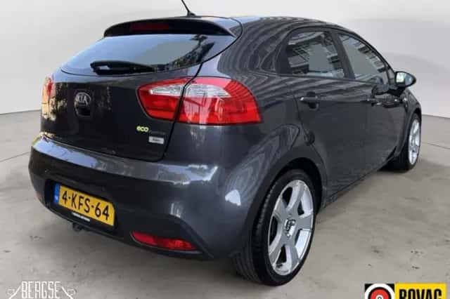 Kia Rio (2013) thumbnail 3