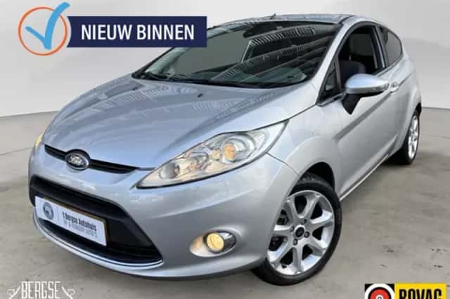 Ford Fiesta (2010) thumbnail 1
