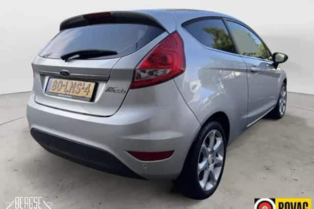 Ford Fiesta (2010) thumbnail 3
