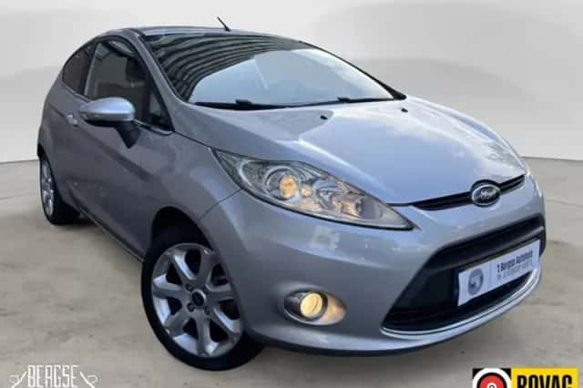 Ford Fiesta (2010) thumbnail 4