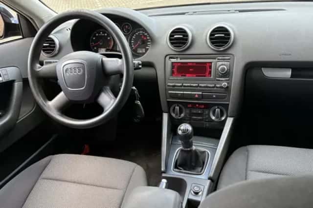 Audi A3 (2009) thumbnail 2