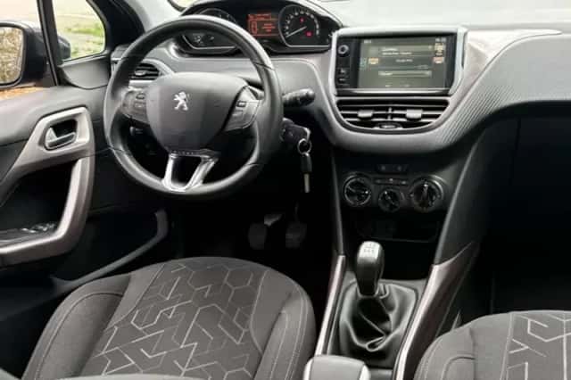 Peugeot 2008 (2014) thumbnail 2