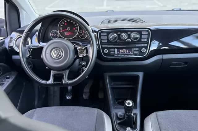 Volkswagen Up! (2012) thumbnail 2