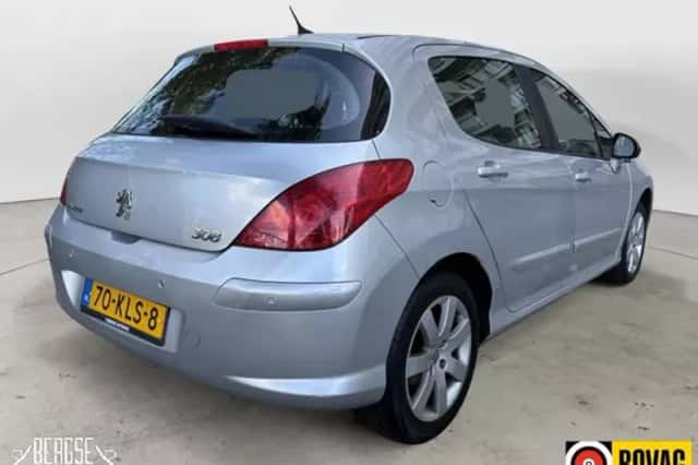 Peugeot 308 (2010) thumbnail 3