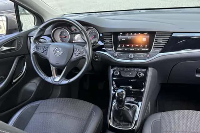 Opel Astra (2016) thumbnail 2