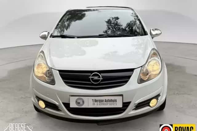 Opel Corsa (2009) thumbnail 5
