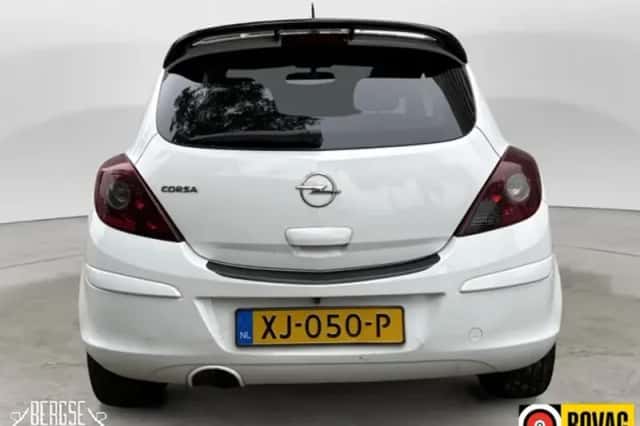 Opel Corsa (2009) thumbnail 6