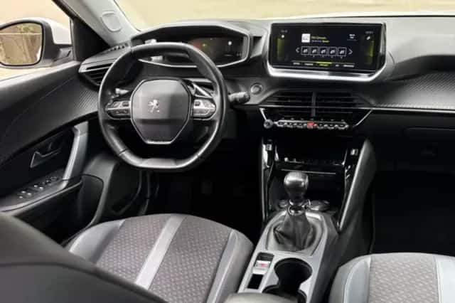Peugeot 2008 (2020) thumbnail 2