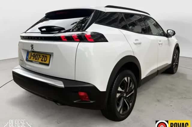 Peugeot 2008 (2020) thumbnail 3