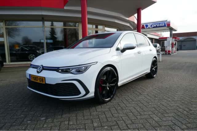 Volkswagen Golf (2020) thumbnail 2