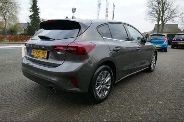 Ford Focus (2023) thumbnail 5
