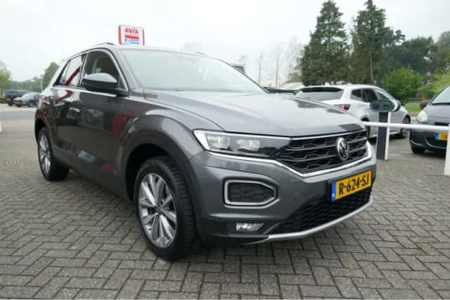 Volkswagen T-Roc (2021) thumbnail 3