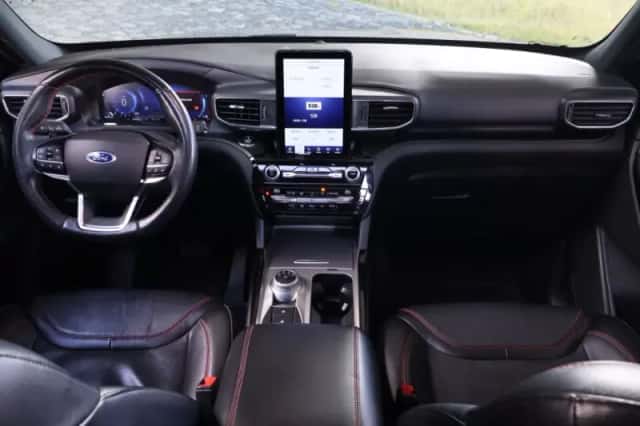 Ford Explorer (2022) thumbnail 3