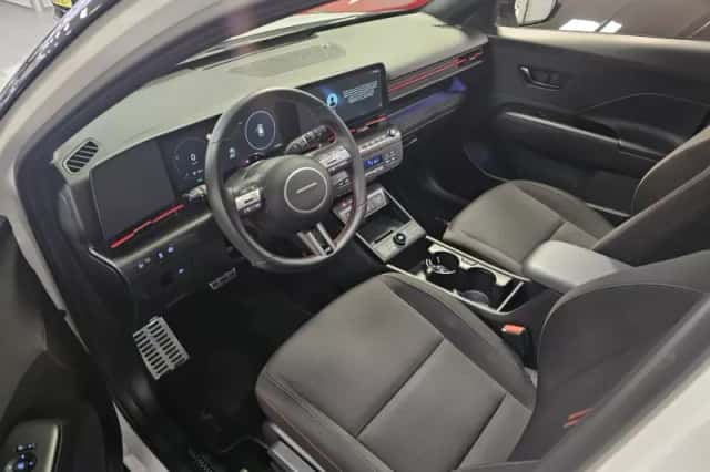 Hyundai Kona (2024) thumbnail 4