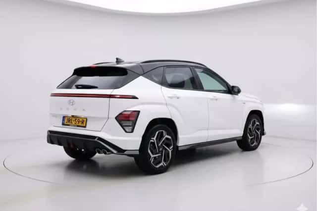 Hyundai Kona (2024) thumbnail 4