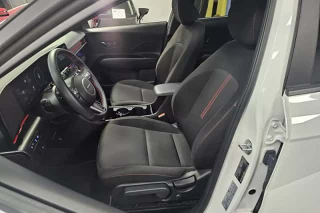Hyundai Kona (2024) thumbnail 6