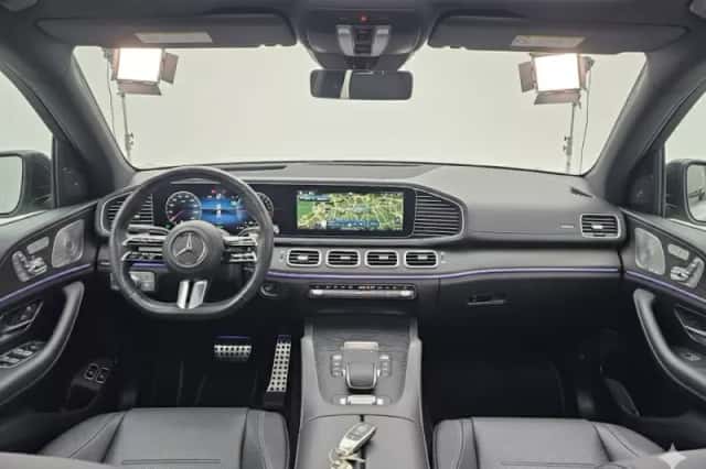 Mercedes-Benz GLE (2024) thumbnail 3
