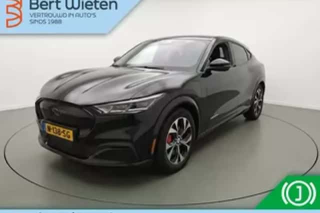 Ford Mustang Mach-E (2021) thumbnail 1