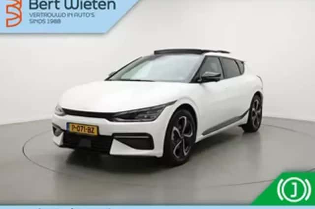 Kia EV6 (2021) thumbnail 1