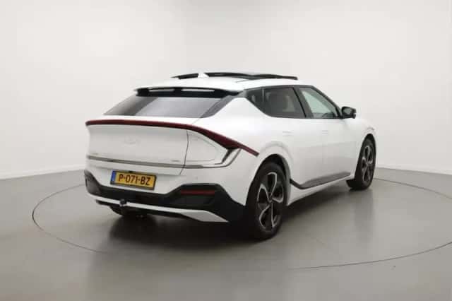 Kia EV6 (2021) thumbnail 2