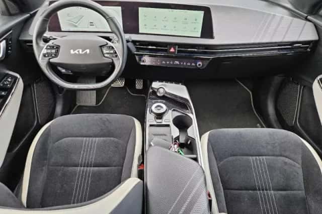 Kia EV6 (2021) thumbnail 3