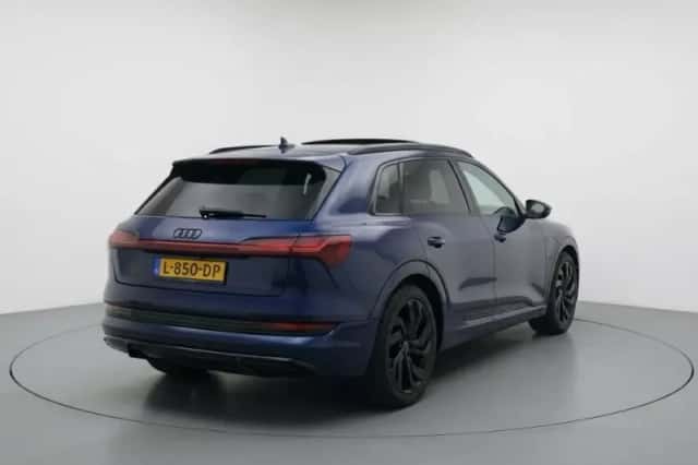 Audi e-tron (2020) thumbnail 4