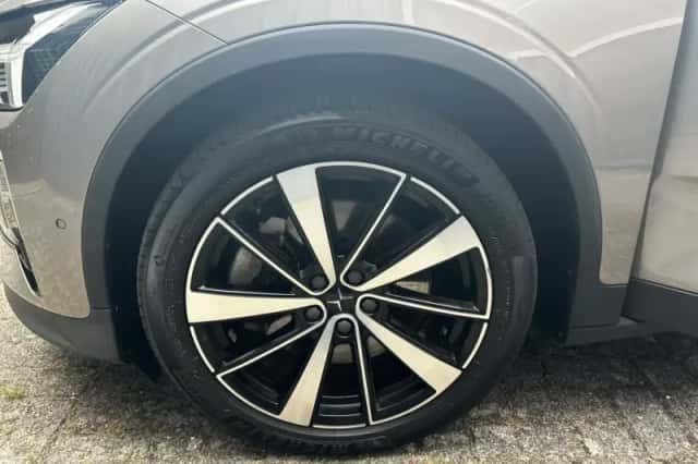 Polestar 2 (2021) thumbnail 4