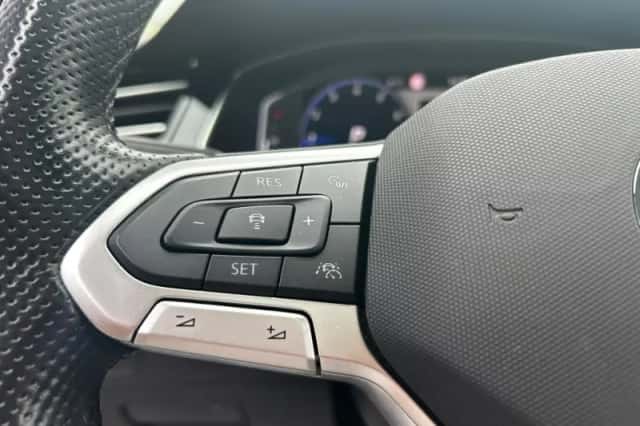 Volkswagen Passat (2022) thumbnail 6