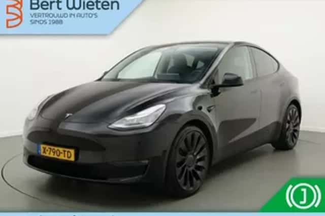 Tesla Model Y (2024) thumbnail 1