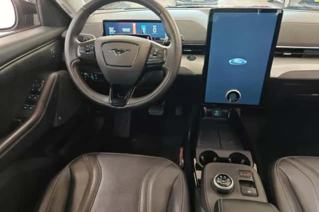Ford Mustang (2021) thumbnail 3